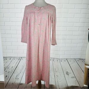 10/$25🦋 Vintage Earth Angels Light Pink Floral Pullover Robe/House Coat - Medium